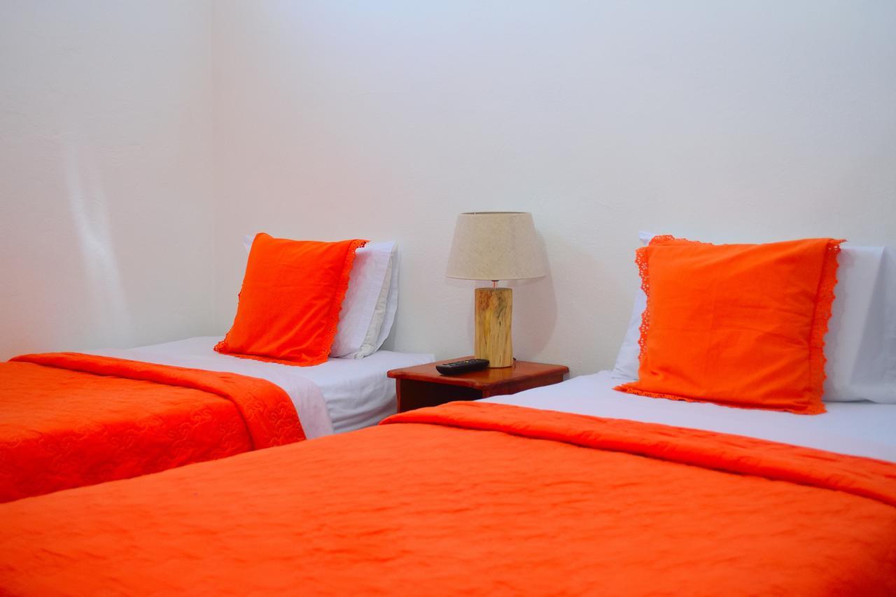 Tintorera Guest House 阿约拉港 外观 照片